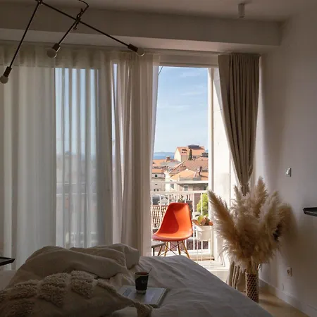 D'art Penthouse Σπλιτ